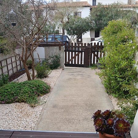 Jolie Appartement Refait A Neuf Saintes-Maries-de-La-Mer Exterior foto